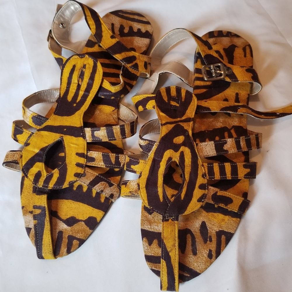 Women's Floral sandals Size 9